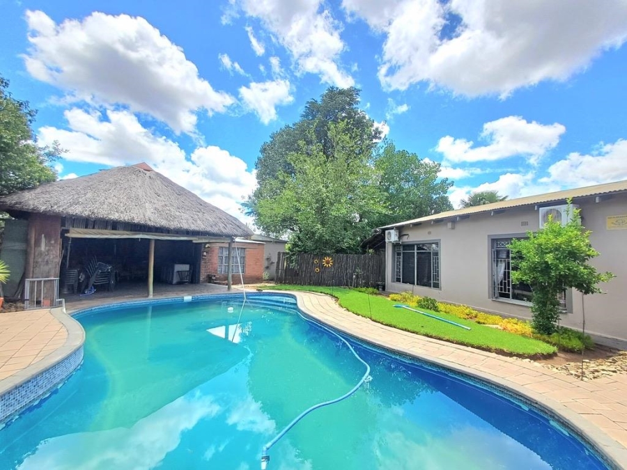 6 Bedroom Property for Sale in Estoire Free State